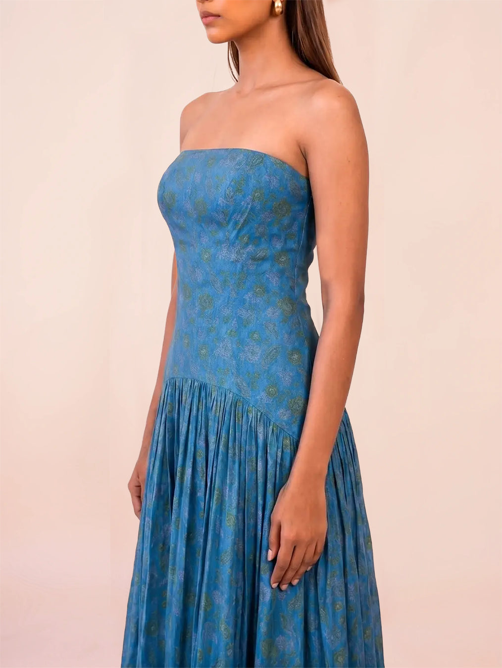 NOOR IV is our one-of-a-kind orange printed silk drop-waist dress, handcrafted by skilled artisans in-house using a one-of-a-kind vintage silk saree
