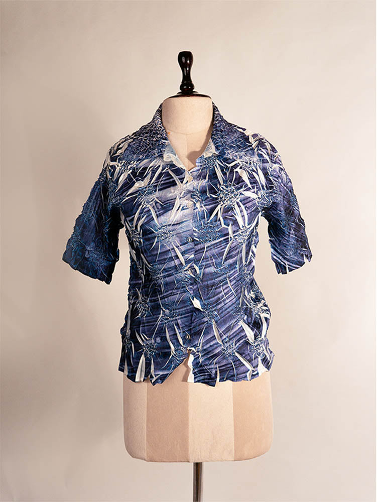 Vintage Y2K crinkled mesh short-sleeve blouse in abstract blue 
