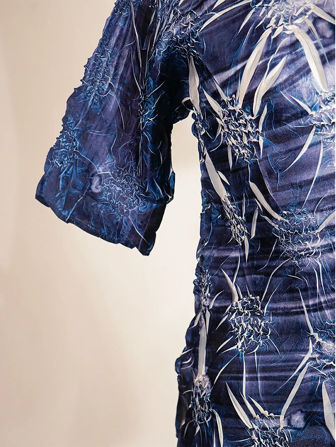 Vintage Y2K crinkled mesh short-sleeve blouse in abstract blue 