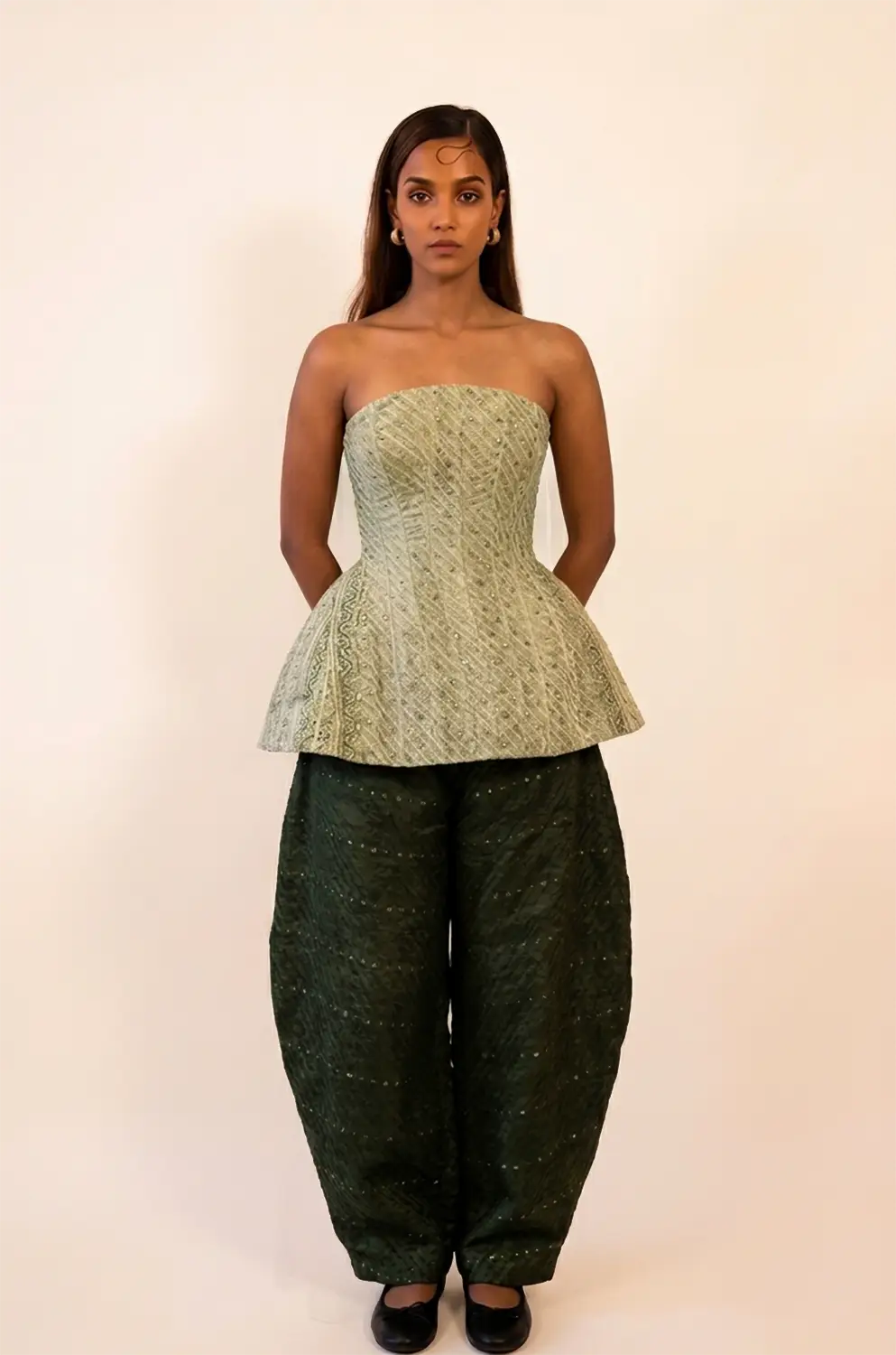 AISHA is our one-of-a-kind corset, handcrafted in-house using a pure silk saree border. 
