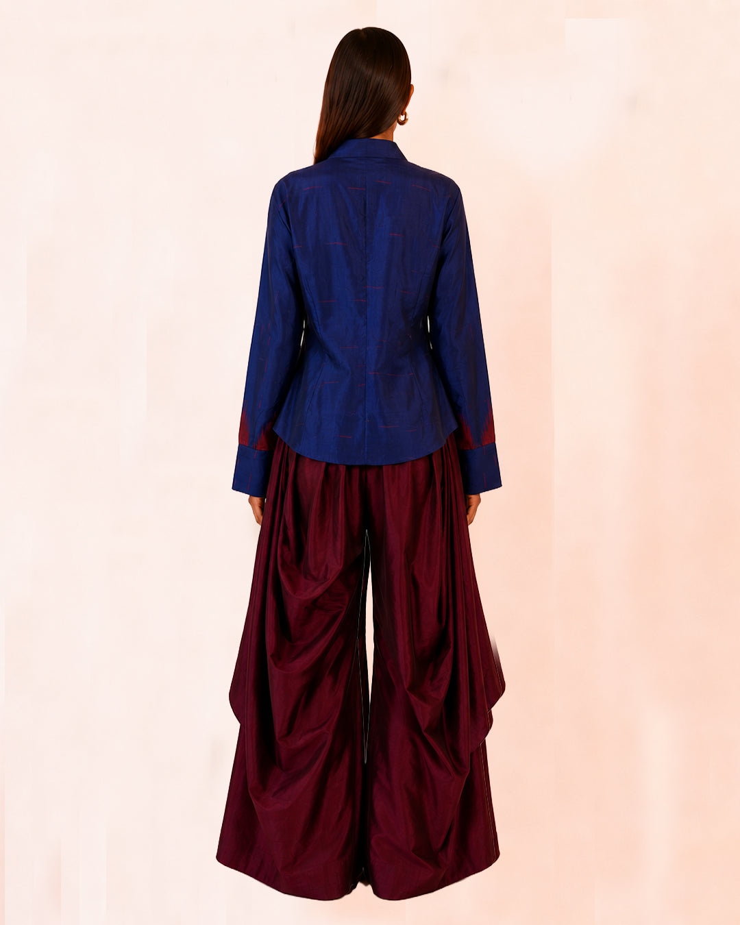 VASTRAM II is our one-of-a-kind loose-fitting outer tunic, handcrafted in-house with a layered, asymmetrical fall and patched full sleeves. 